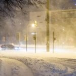 Снегот пристигна во Србија, патните правци прв приоритет на службите